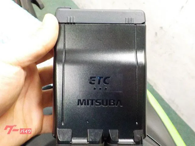 Kawasaki Ninja ZX-25R SE ETC USB 2022 — миниатюра 2