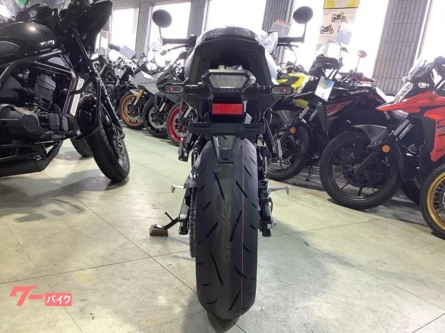 Suzuki GSX-8TT EM1AA ABS 2026 — миниатюра 2