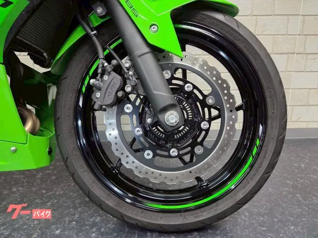 Kawasaki Ninja 400 KRT EG USB 2023 — миниатюра 2