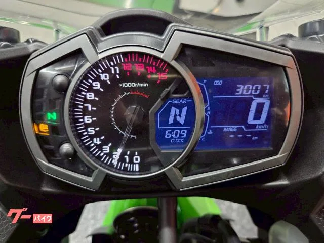 Kawasaki Ninja 400 KRT EG USB 2023 — миниатюра 3
