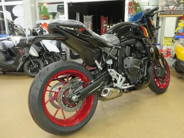 Suzuki GSX-8TT 2026 — миниатюра 2