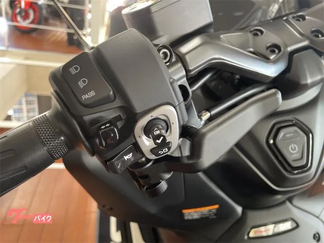 Yamaha TMAX560 25th Anniversary ABS 2026 — миниатюра 4