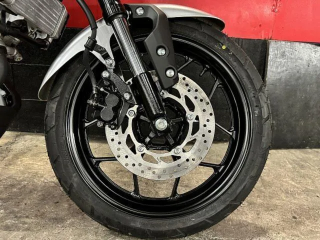 Yamaha XSR155 LED 1 2025 — миниатюра 2