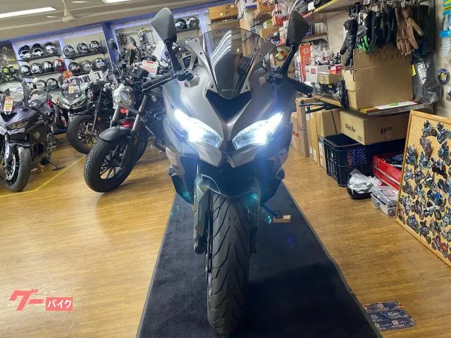 Kawasaki Ninja ZX-4R SE ETC USB 2025 — миниатюра 4