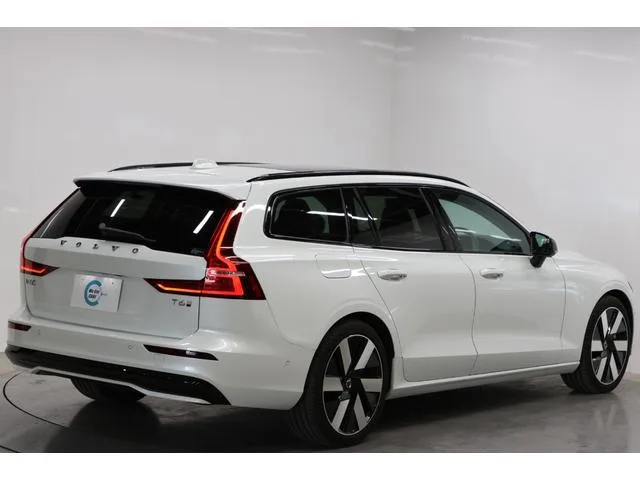 Volvo V60 ULTRA T6 AWD PLUGIN HYBRID 2025 — миниатюра 4