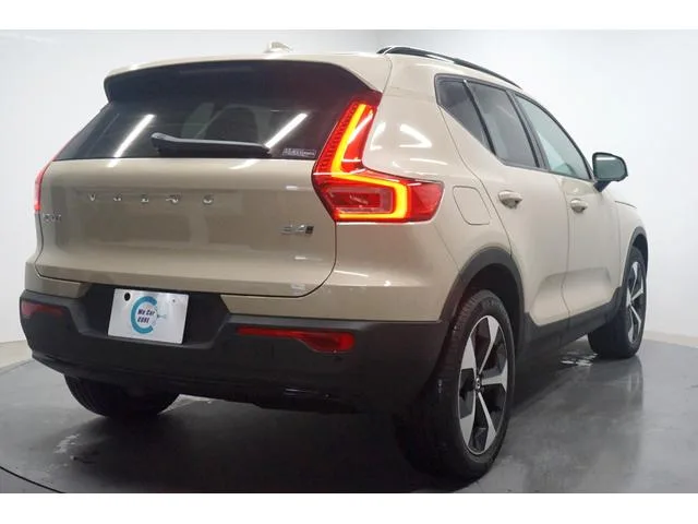 Volvo XC40 ULTRA B4 AWD DARK EDITION SAND DUNE 2026 — миниатюра 2