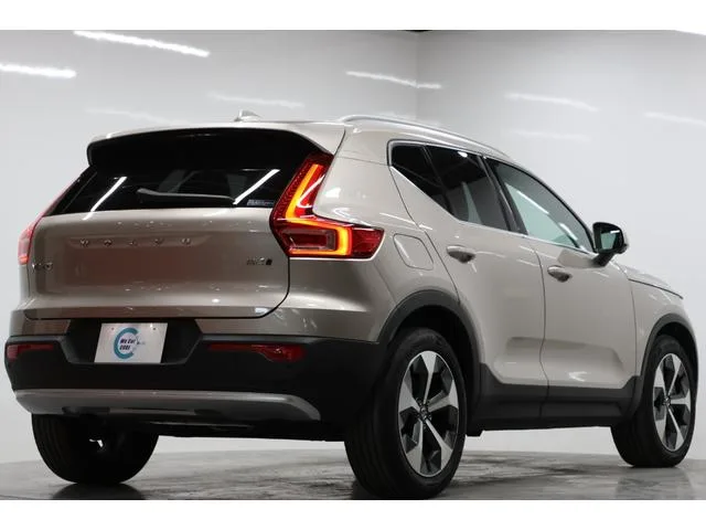 Volvo XC40 ULTIMATE B4 AWD 2023 — миниатюра 2