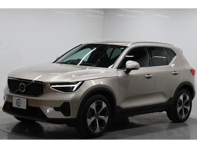 Volvo XC40 ULTIMATE B4 AWD 2023 — миниатюра 3