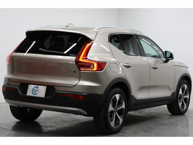 Volvo XC40 ULTIMATE B4 AWD 2023 — миниатюра 4
