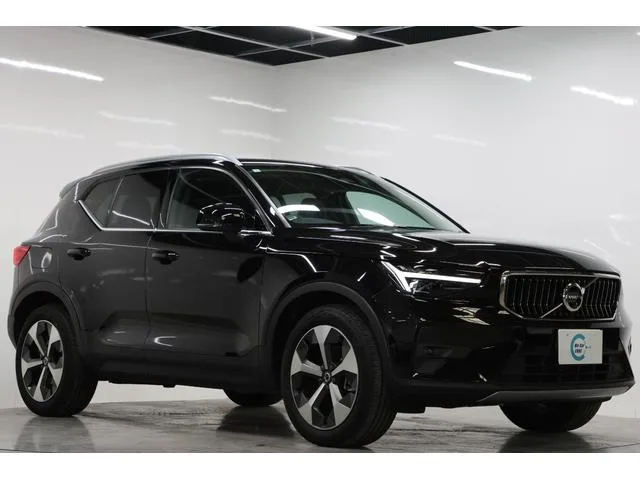 Volvo XC40 ULTIMATE B4 AWD 2023 — фото 1, купить с доставкой в Москву