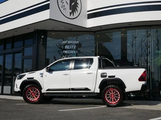Toyota Hilux 2022 — миниатюра 3