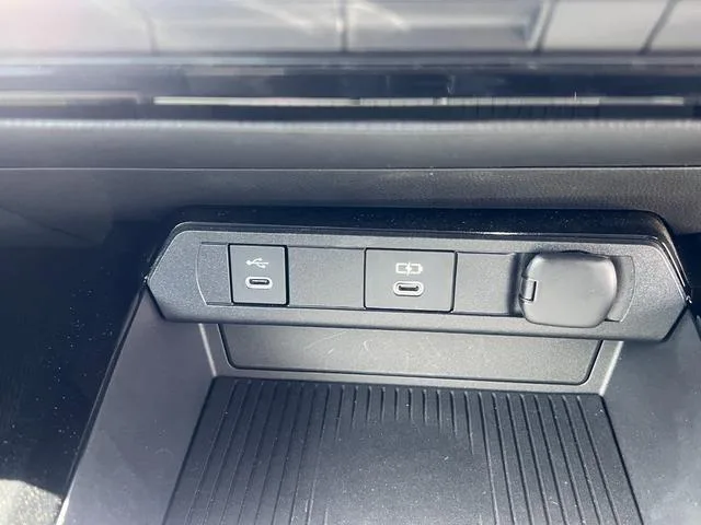 Toyota Prius U 2023 — миниатюра 4