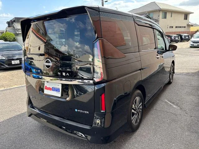 Nissan SERENA E-POWER HIGHWAY STAR V 2023 — миниатюра 3