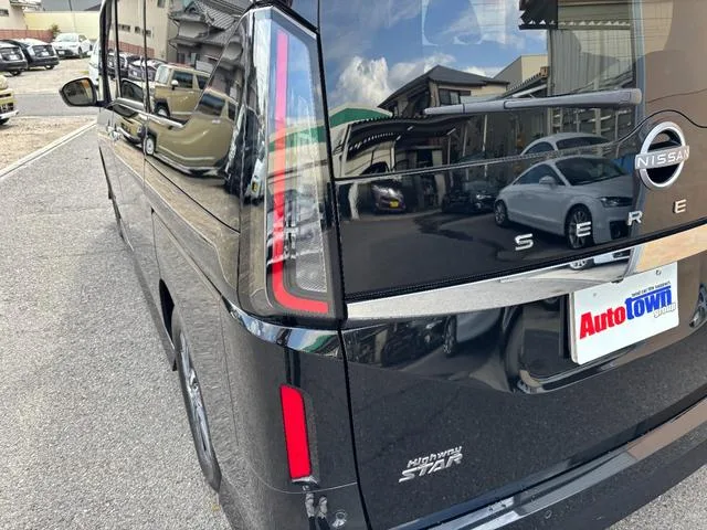 Nissan SERENA E-POWER HIGHWAY STAR V 2023 — миниатюра 4