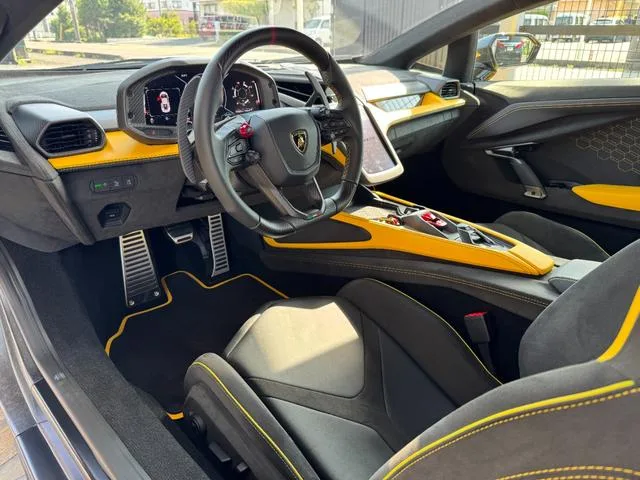 Lamborghini Revuelto BASE GRADE 2024 — миниатюра 4