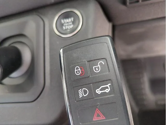 Land Rover Defender 2023 — миниатюра 5