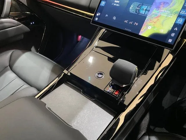 Land Rover Range Rover Sport AUTOBIOGRAPHY D300 2025 — миниатюра 3