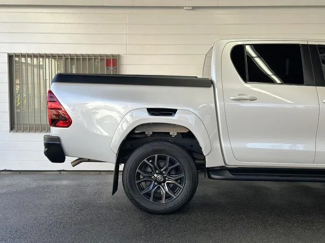Toyota Hilux Z GR SPORT 2023 — миниатюра 4