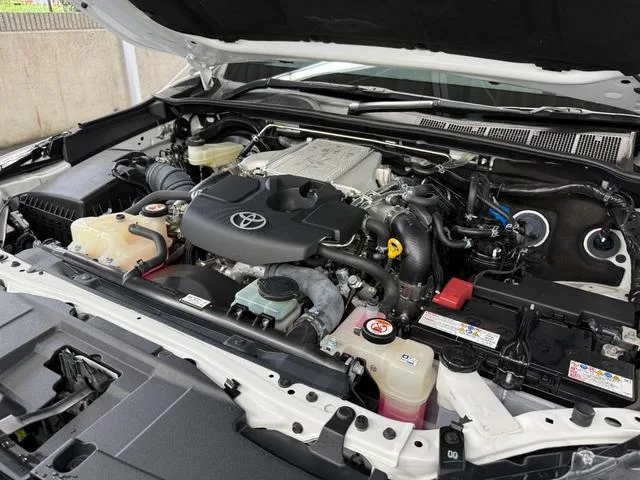 Toyota Hilux Z GR SPORT 2023 — миниатюра 4