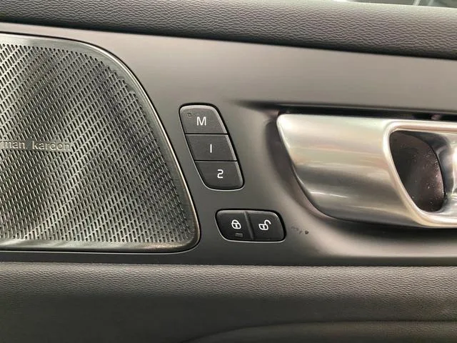 Volvo V60 CROSS COUNTRY ULTIMATE B5 AWD 2024 — миниатюра 3