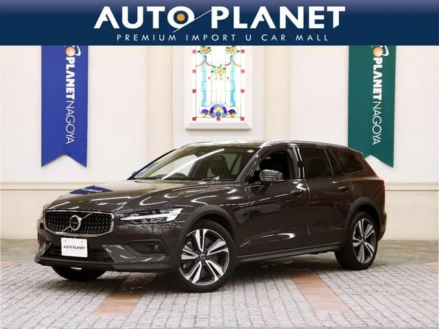 Volvo V60 CROSS COUNTRY ULTIMATE B5 AWD 2024 — фото 1, купить с доставкой в Москву