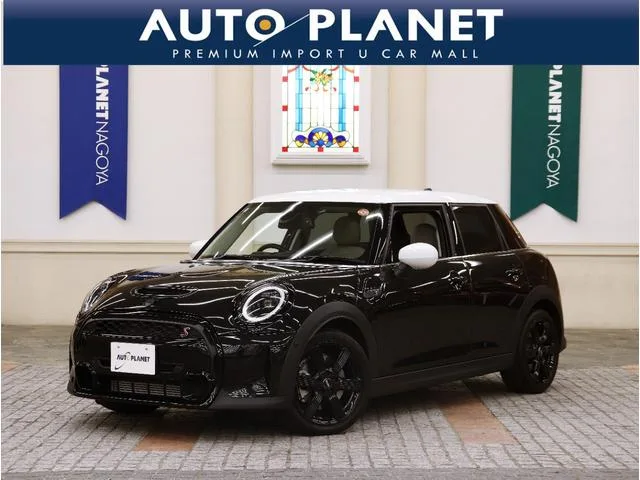 MINI MINI COOPER S CLASSIC TRIM 2022 — фото 1, купить с доставкой в Москву