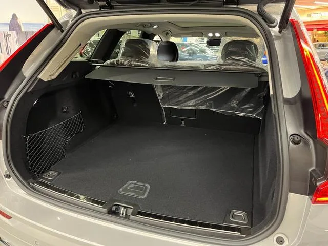 Volvo XC60 ULTRA B5 AWD 2025 — миниатюра 3