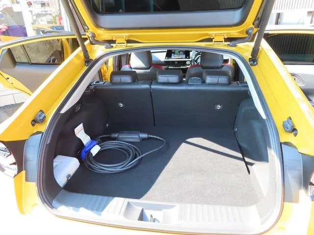 Toyota Prius Z 2023 — миниатюра 4