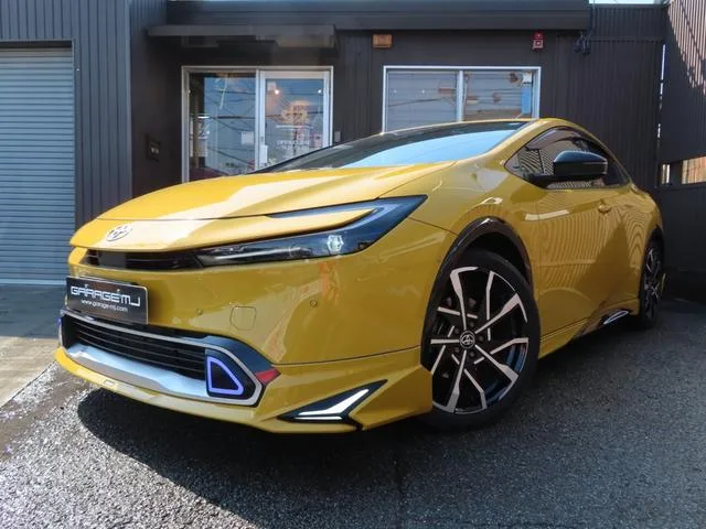 Toyota Prius Z 2023 — фото 1, купить с доставкой в Москву