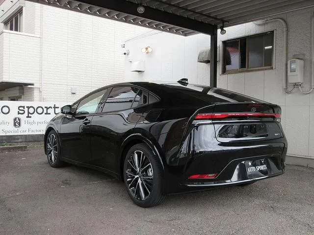 Toyota Prius Z 2023 — миниатюра 2