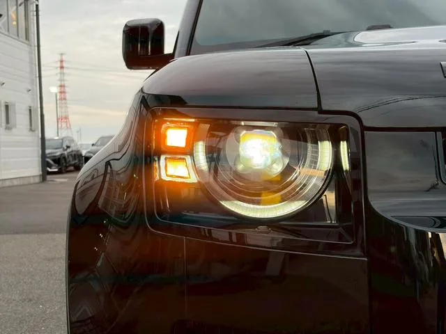 Land Rover Defender 110X D300 2023 — миниатюра 4