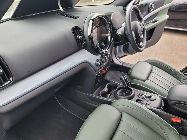 MINI MINI COOPER SD CROSSOVER ALL4 UNTAMED EDITION 2023 — миниатюра 3