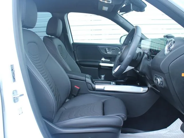 Mercedes-Benz GLB-Class GLB200D 4MATIC 2025 — миниатюра 3