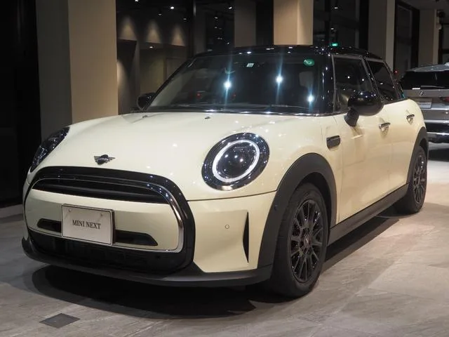 MINI MINI COOPER 2022 — фото 1, купить с доставкой в Москву