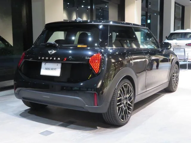 MINI MINI COOPER S FAVOURED TRIM 2024 — миниатюра 2