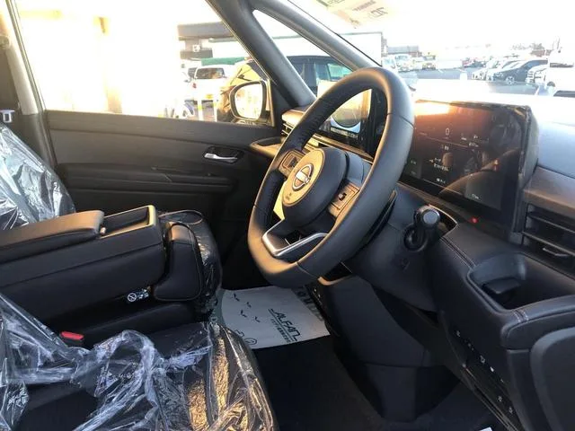 Nissan SERENA HIGHWAY STAR V 2024 — миниатюра 5