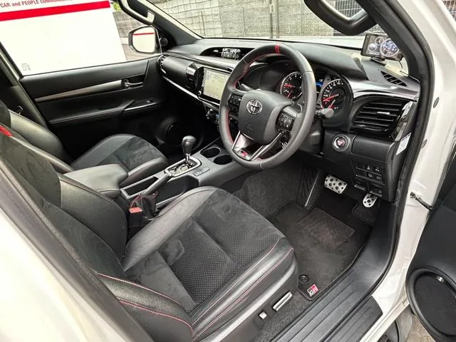 Toyota Hilux Z GR SPORT 2024 — миниатюра 3