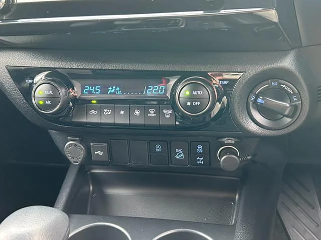 Toyota Hilux Z GR SPORT 2024 — миниатюра 5