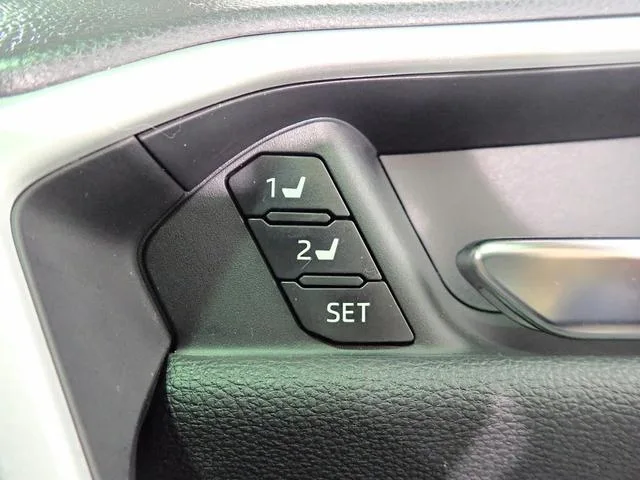 Toyota RAV4 PHV Z 2023 — миниатюра 4
