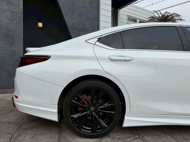 Lexus ES ES300H F SPORT 2024 — миниатюра 4