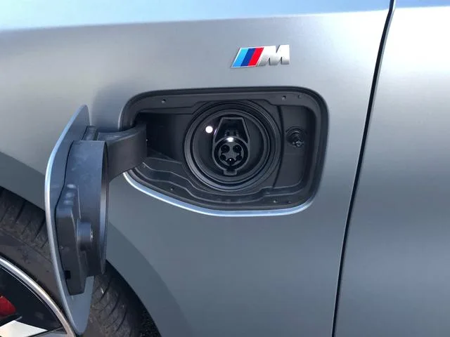 BMW i5 M60 X DRIVE TOURING 2024 — миниатюра 5
