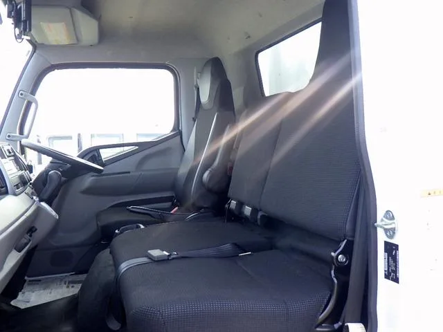 Mitsubishi Fuso CANTER 2023 — миниатюра 4