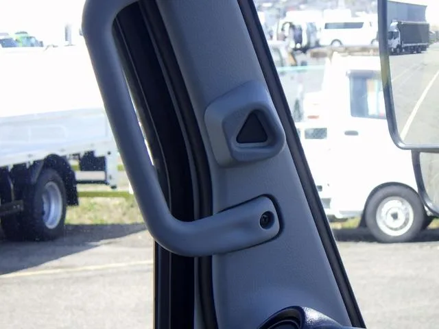 Mitsubishi Fuso CANTER 2023 — миниатюра 5