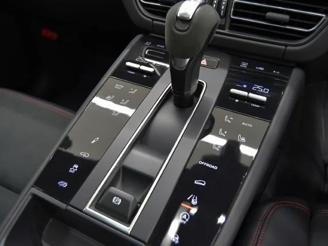 Porsche Macan MACAN GTS 2023 — миниатюра 5