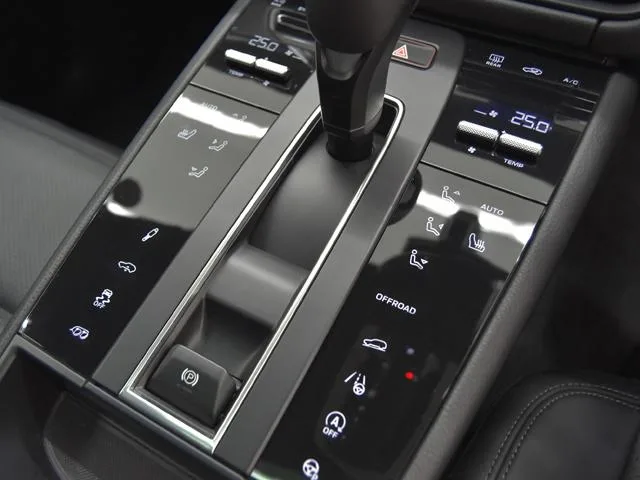 Porsche Macan MACAN GTS 2023 — миниатюра 5