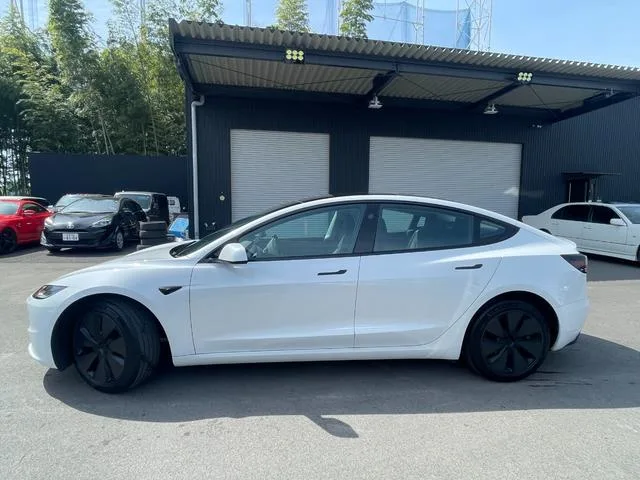 Tesla Model 3 RWD 2023 — миниатюра 3