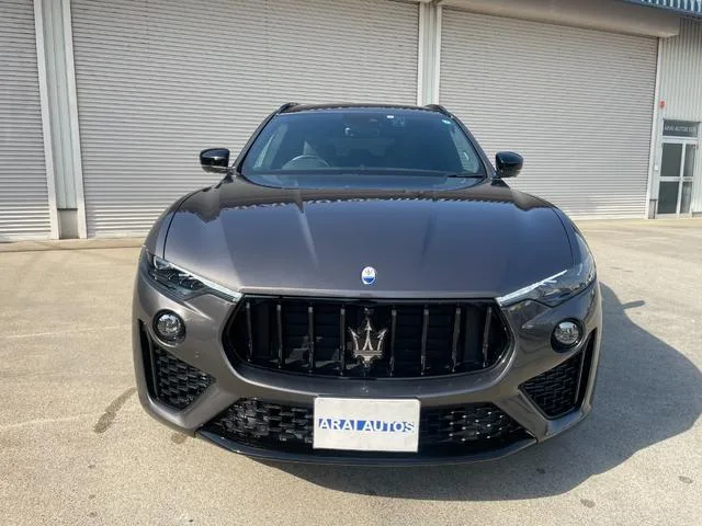 Maserati Levante MODENA S 2022 — миниатюра 2