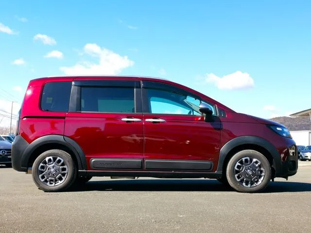 Honda FREED E:HEV CROSSTAR 2025 — миниатюра 3