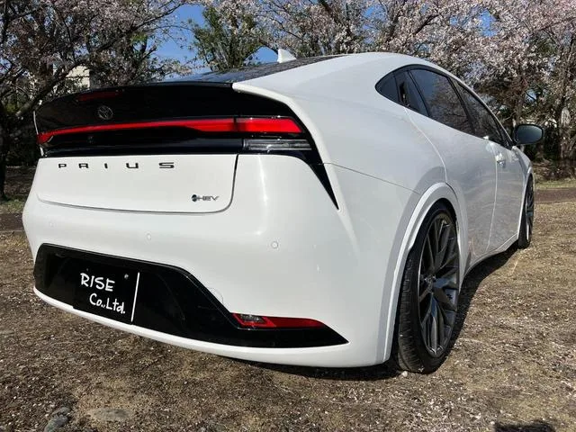 Toyota Prius X 2023 — миниатюра 2