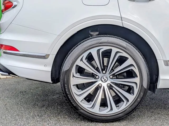 Bentley Bentayga V8 2023 — миниатюра 4